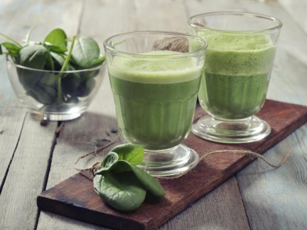 Napitek, ki nevtralizira slab zadah in neprijeten vonj znoja, nog